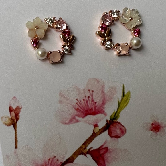 925 Rose Gold Wreath Pink Diamanté White Flower Butterfly Stud Earrings - Picture 5 of 5